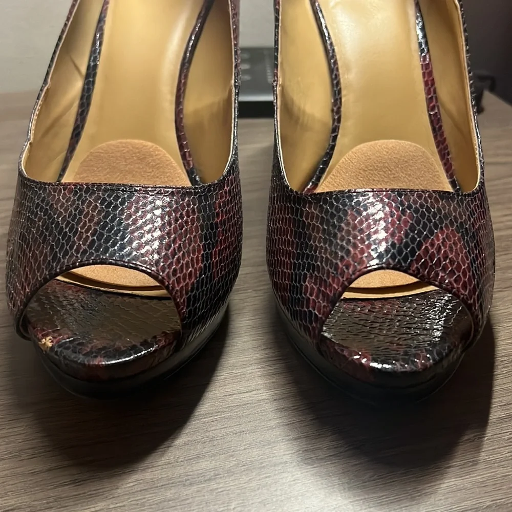 NINE WEST - Picture 2 of 8